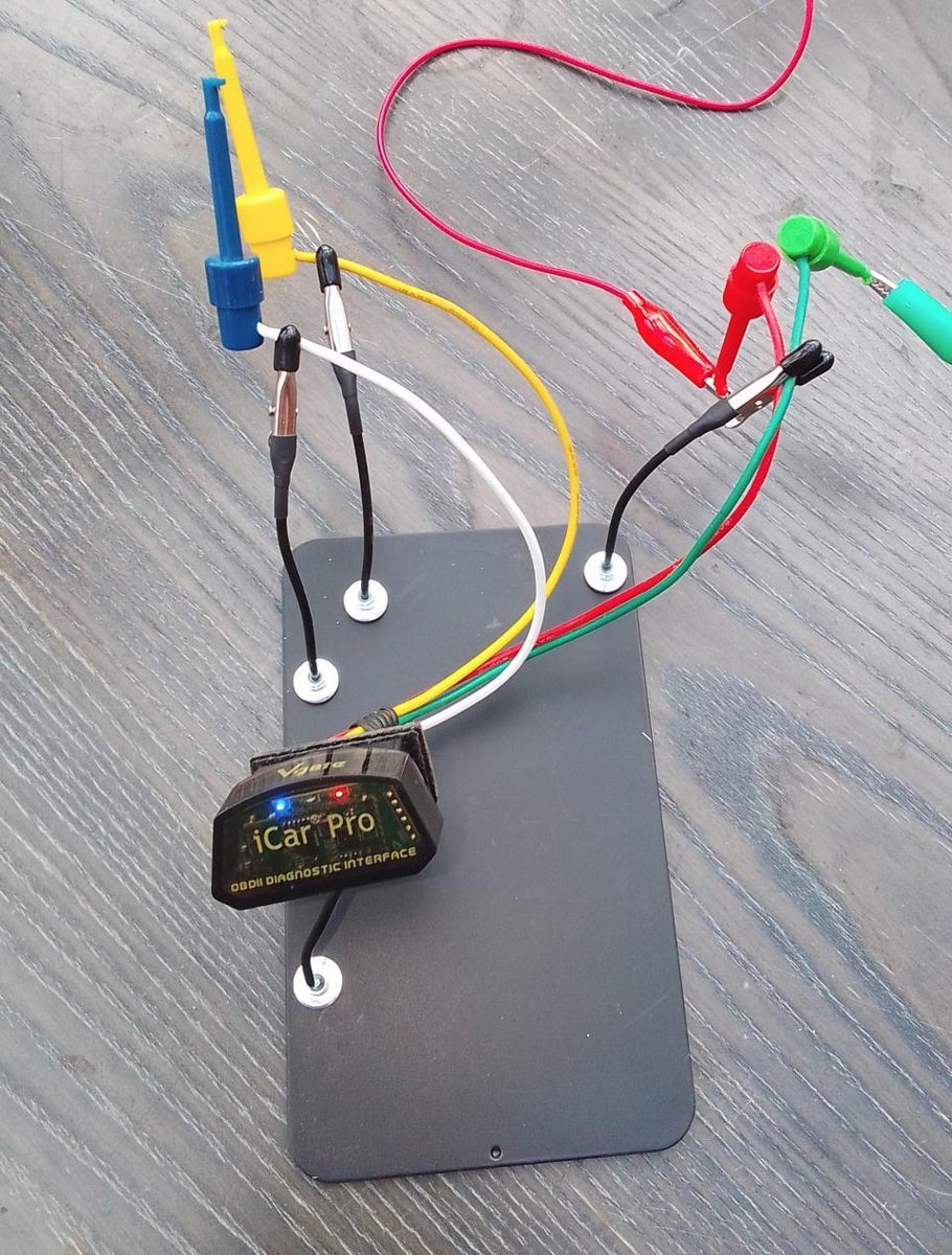 Simulatoreinheit mit eingestecktem Dongle